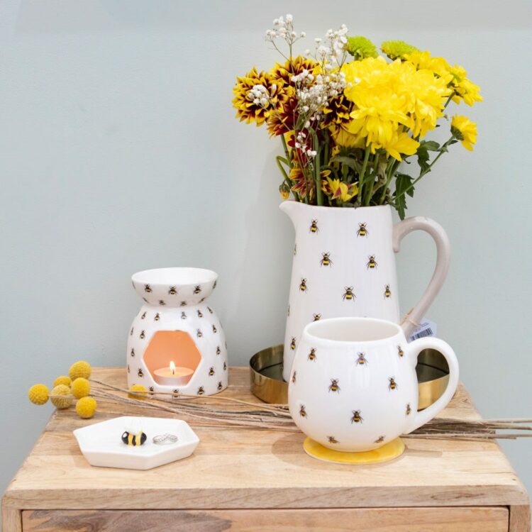 Allover Bee Print Rounded Mug