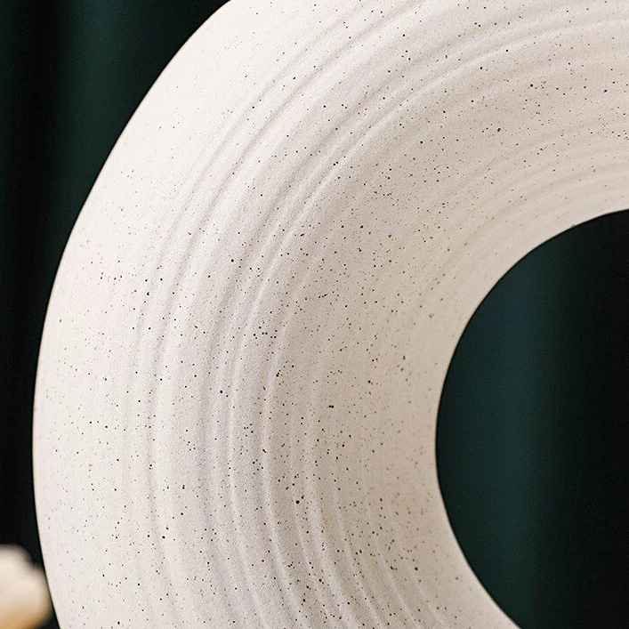 Circular Hollow Ceramic Vase details
